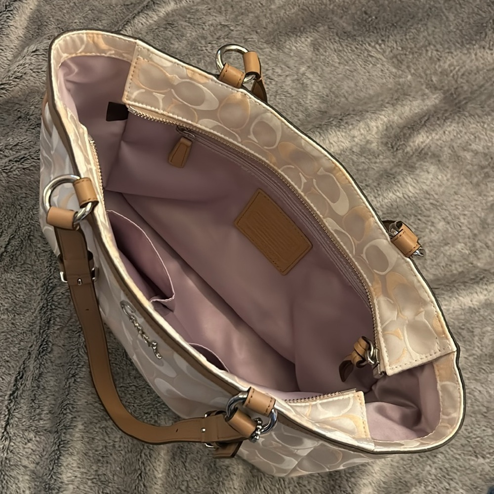 Coach NWOT East/West Signature Gallery Bag - Picture 10 of 17
